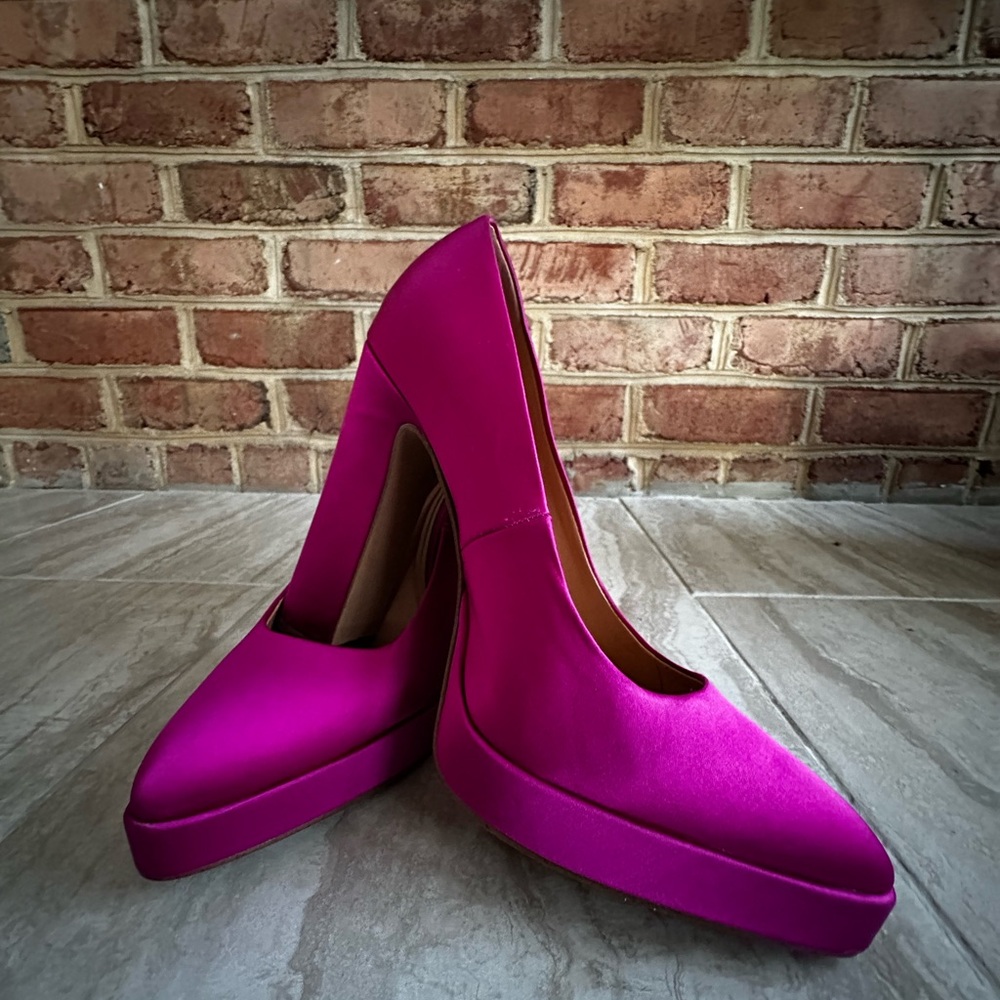 Jessica Simpson Hot Pink Platform Pumps - Picture 3 of 7